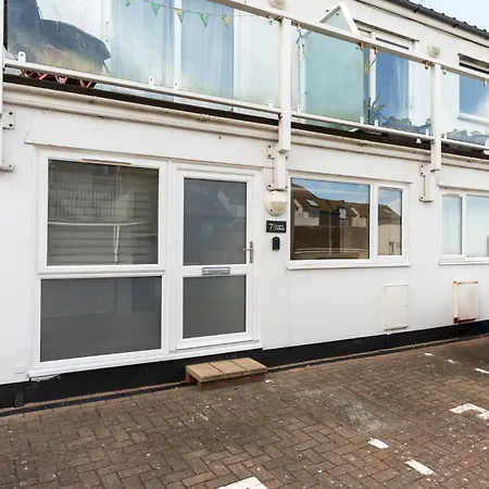 7 Lower Talland Apartment *